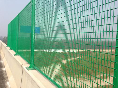 高速公路防眩網 高速公路護欄網案例圖片1