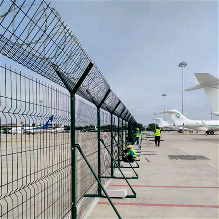 機場巡邏道刀刺防護網墻圖片2