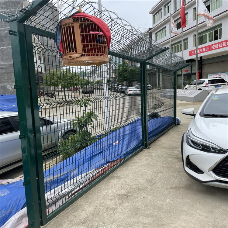 綠色鐵絲網圍欄圖片3